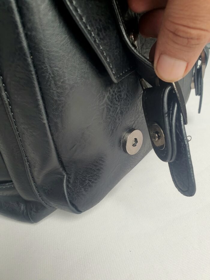 Un sac à dos classique au design fabuleux et extrêmement élégant, adapté aux amateurs de luxe.Cuir PU à Fermeture éclair Vintage - Image 19