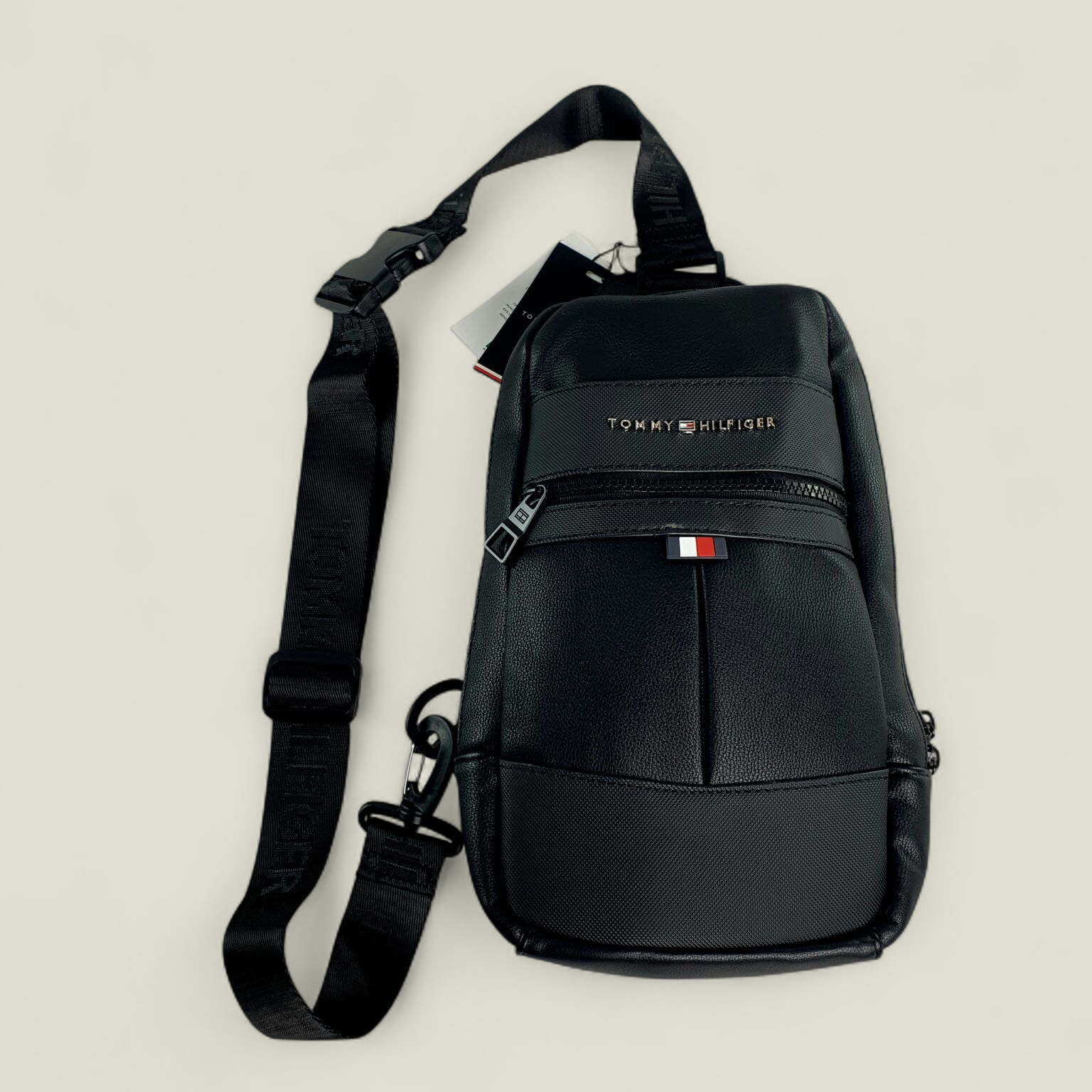 20250810_095757-1536x1536 sacouch TOMMY HILFIGER YB722 - Image 1