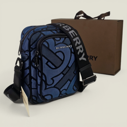 sacouch Burberry dernière modèle très chic master quality avec la boîte